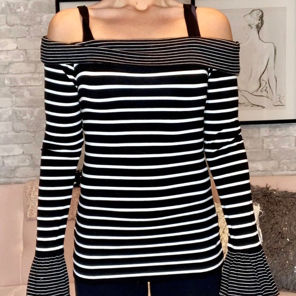 b&w off the shoulder - Picture 1 of 1